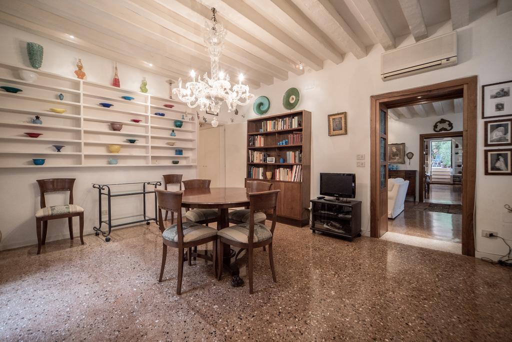 Accademia Terrazza Apartment Venice Luaran gambar